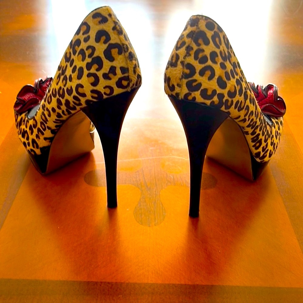 Steve Madden Peep Toe Leopard Pony Hair Stiletto with Red Ribbon Bow Size 8.5 - Picture 4 of 8